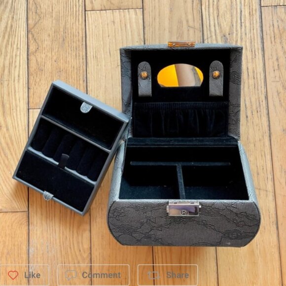 Jewelry Box Bundle 4 Necklaces 5 Bracelets + Earrings - Picture 2 of 5